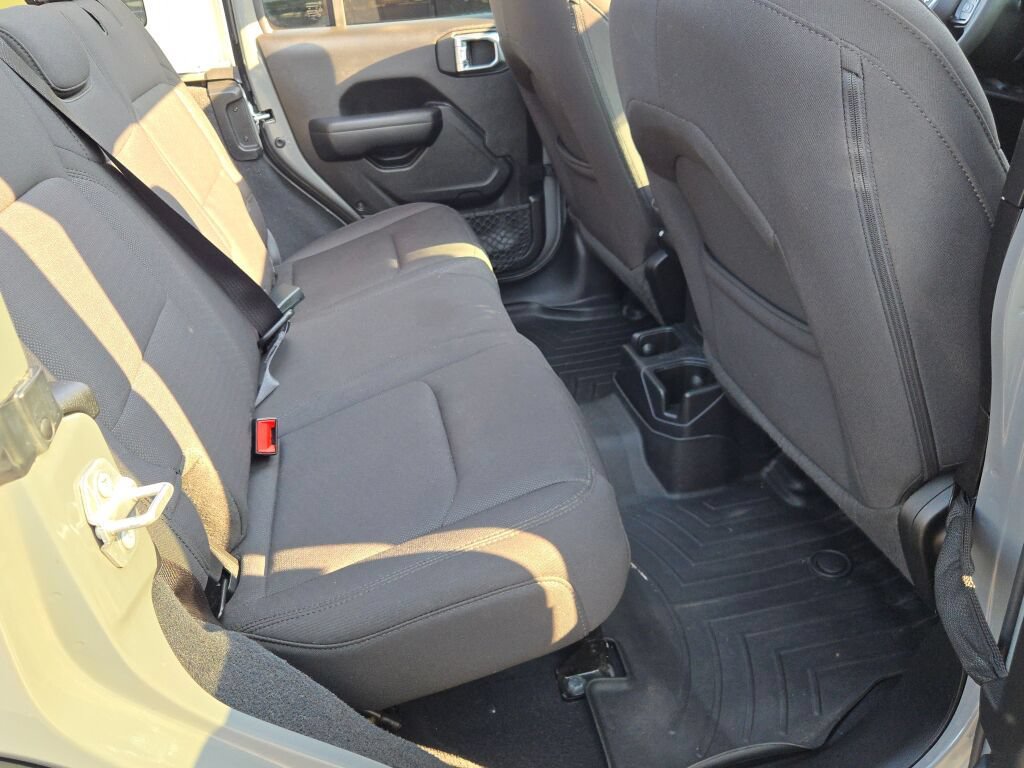 Used 2023 Jeep Wrangler Unlimited Sport AWD/4WD image 11