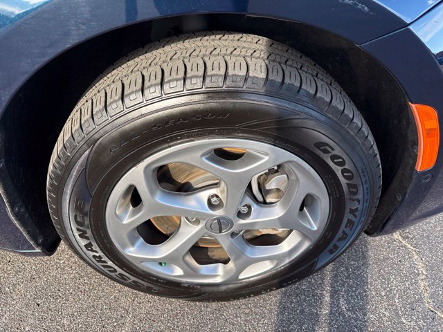 Used 2023 Chrysler Pacifica Limited w/ Uconnect Theater Family Group AWD/4WD image 13