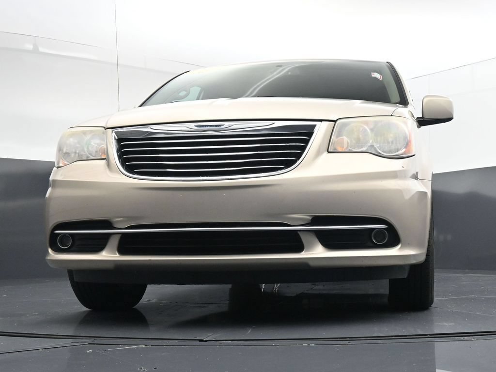 Used 2014 Chrysler Town & Country Touring FWD image 27