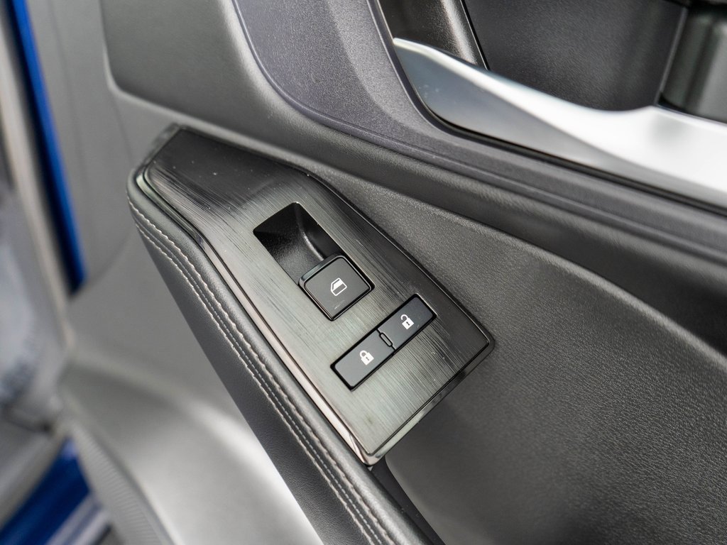 Used 2024 Nissan Rogue SV image 9
