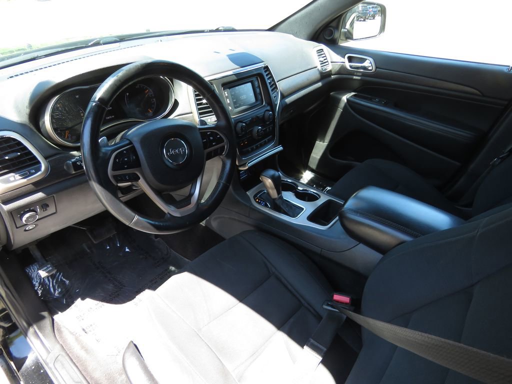 Used 2017 Jeep Grand Cherokee Laredo w/ Quick Order Package 23E AWD/4WD image 11