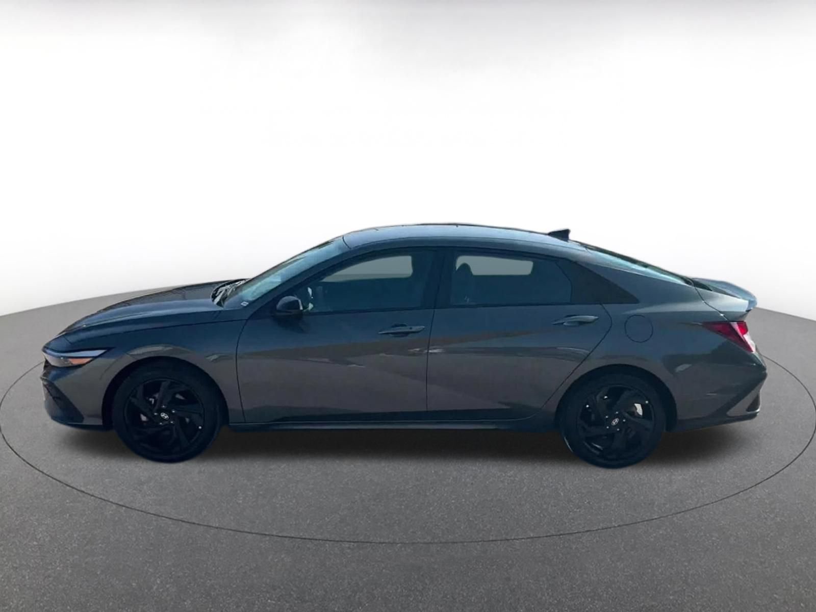 Used 2026 Hyundai Elantra Sport FWD image 9