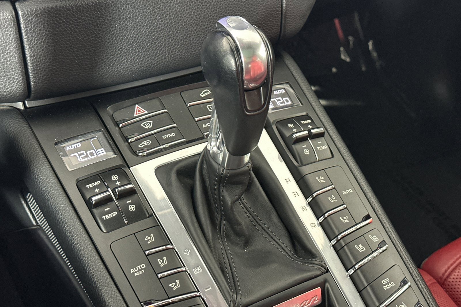 Used 2018 Porsche Macan AWD/4WD image 21