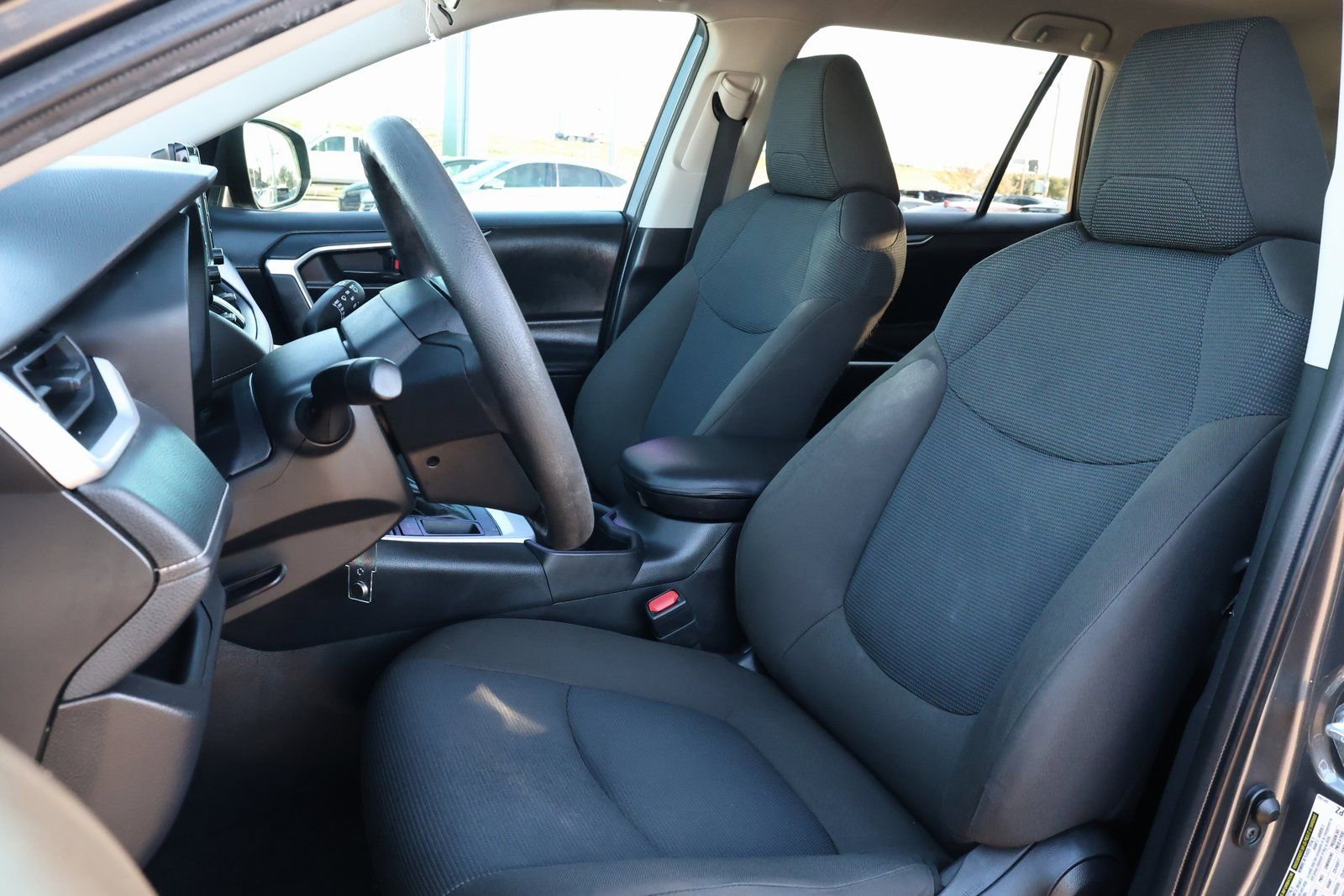 Used 2022 Toyota RAV4 LE image 28