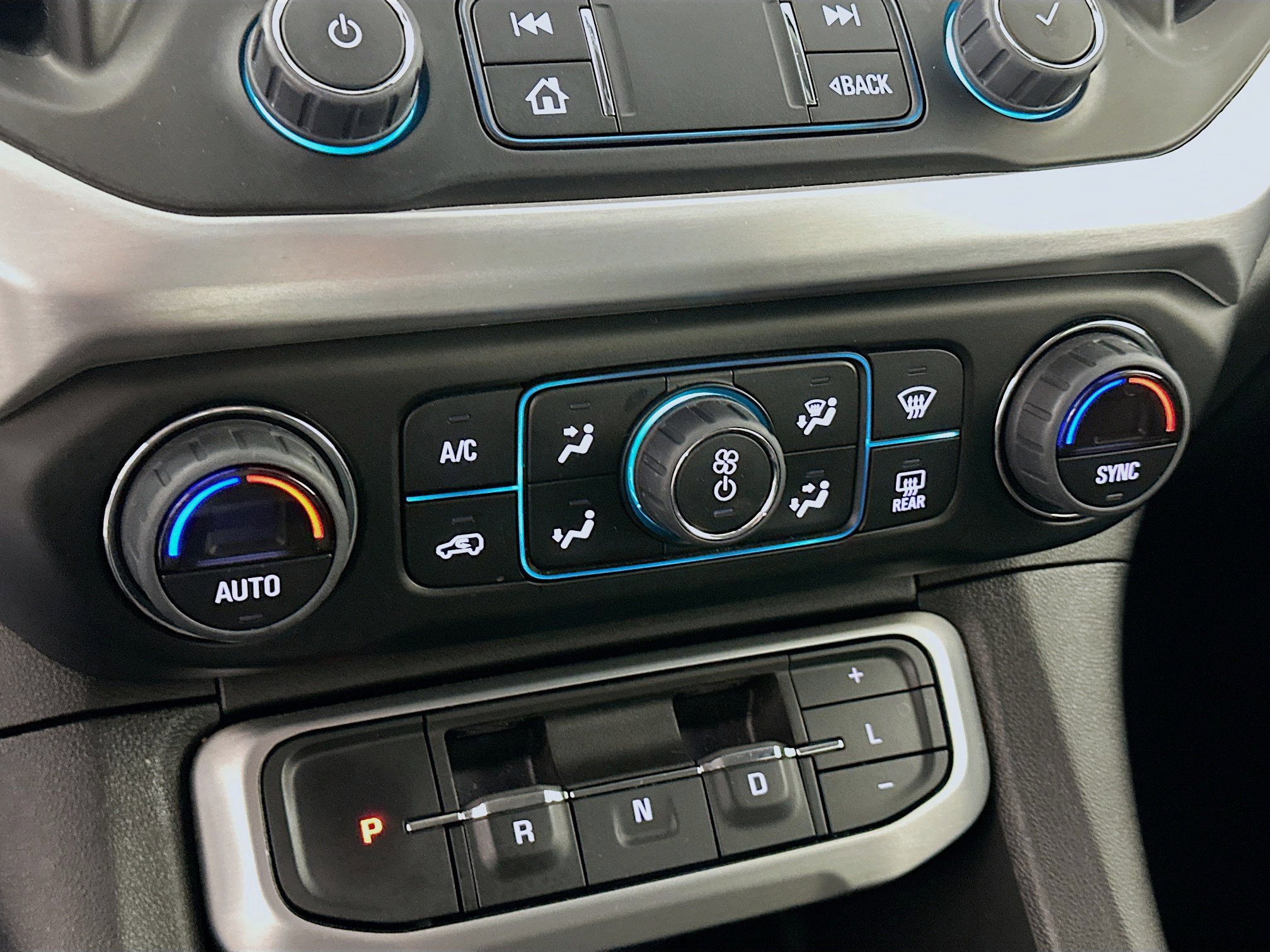 Used 2023 GMC Acadia SLE w/ Driver Convenience Package image 24