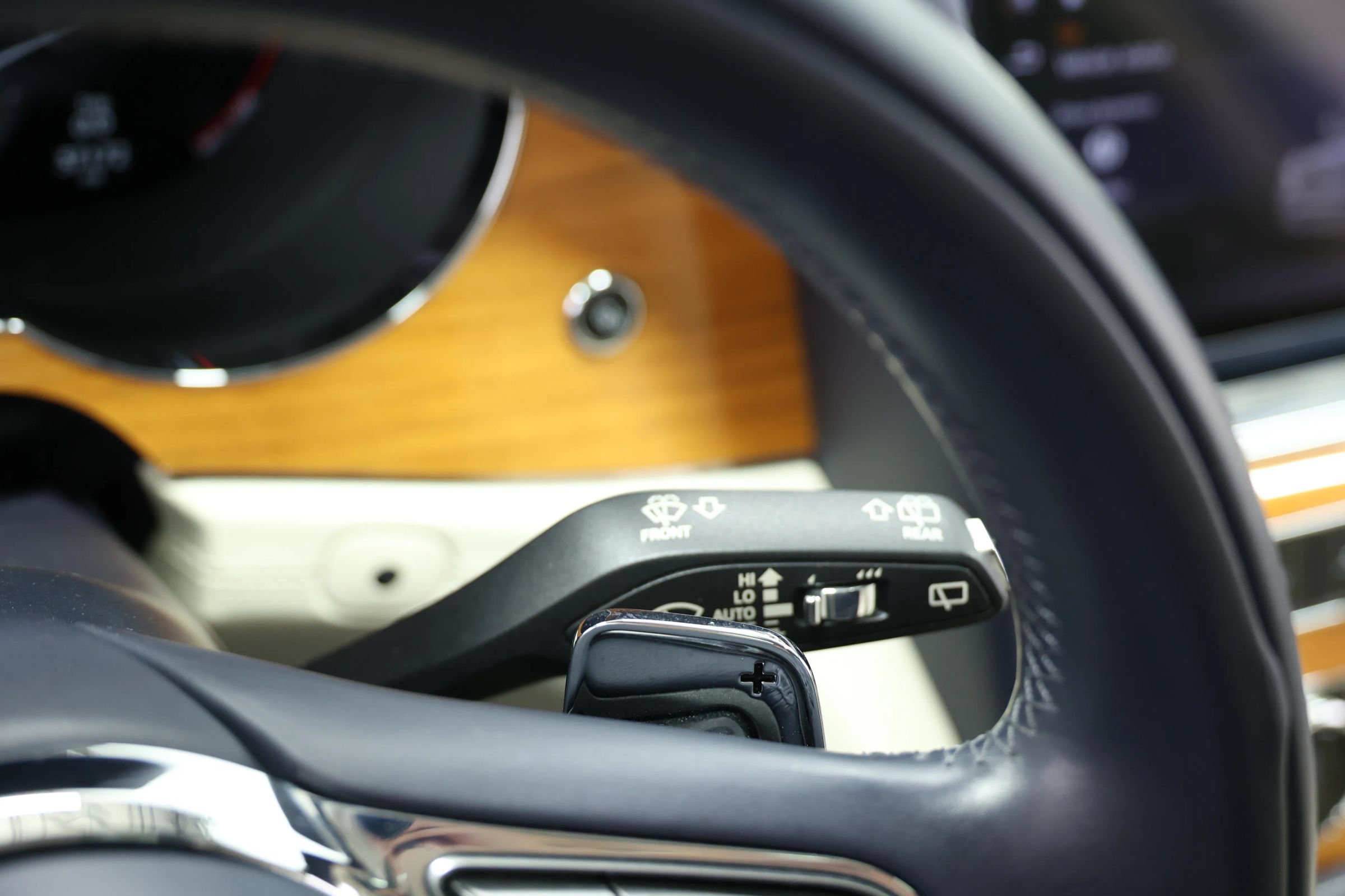 Used 2021 Bentley Bentayga w/ First Edition Specification AWD/4WD image 33