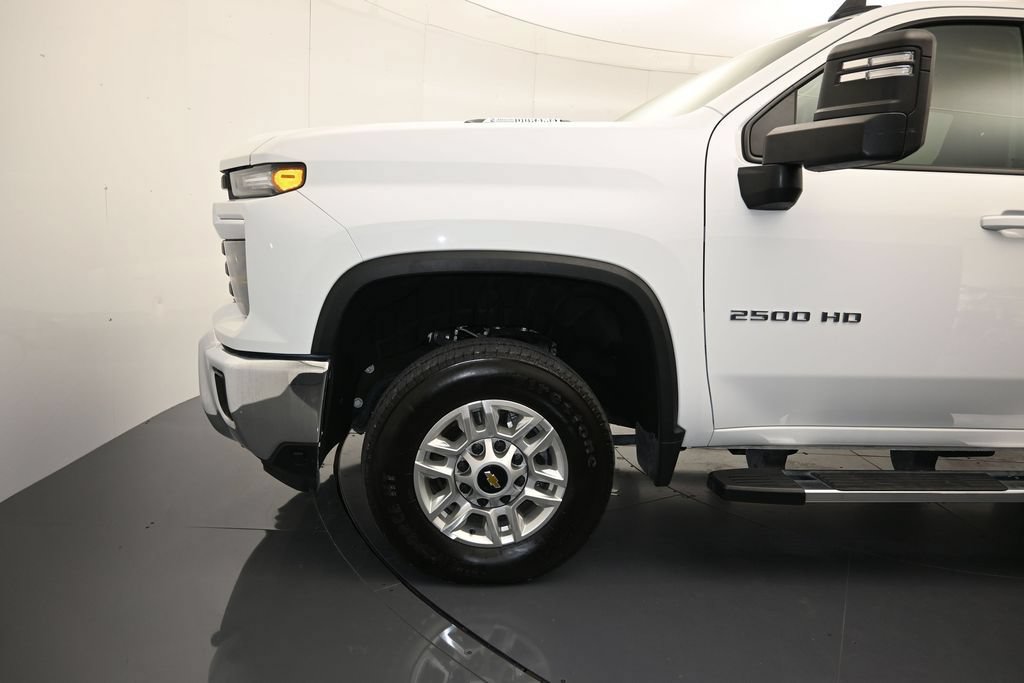 Used 2025 Chevrolet Silverado 2500 LT w/ Convenience Package AWD/4WD image 9