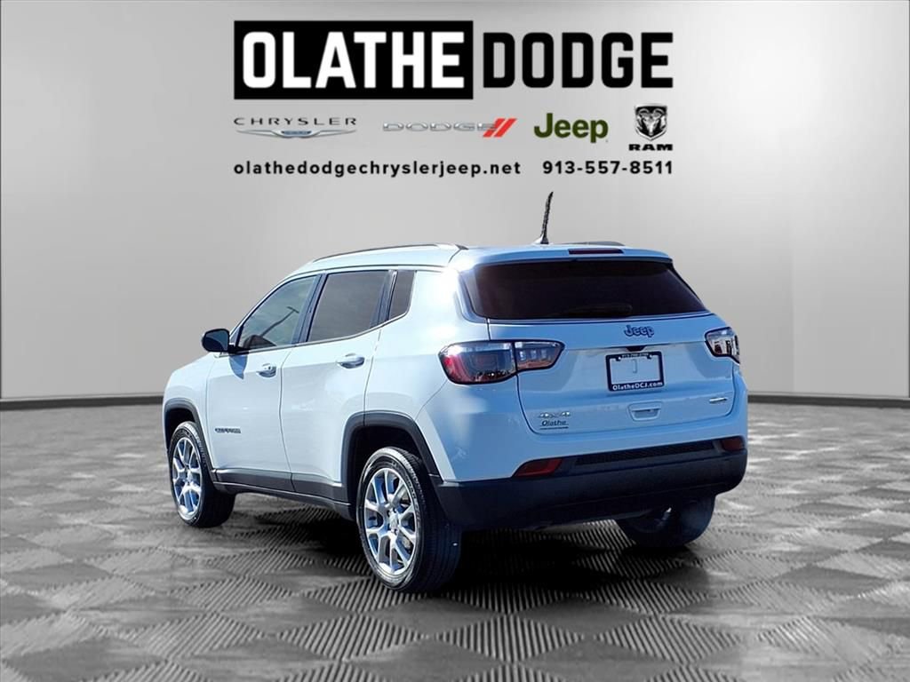Certified 2024 Jeep Compass Latitude image 3