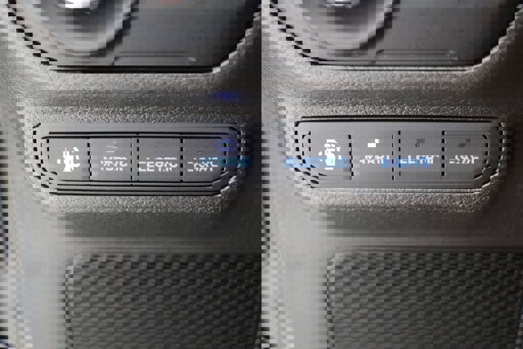 Used 2023 Jeep Wrangler Unlimited w/ Cold Weather Group image 25