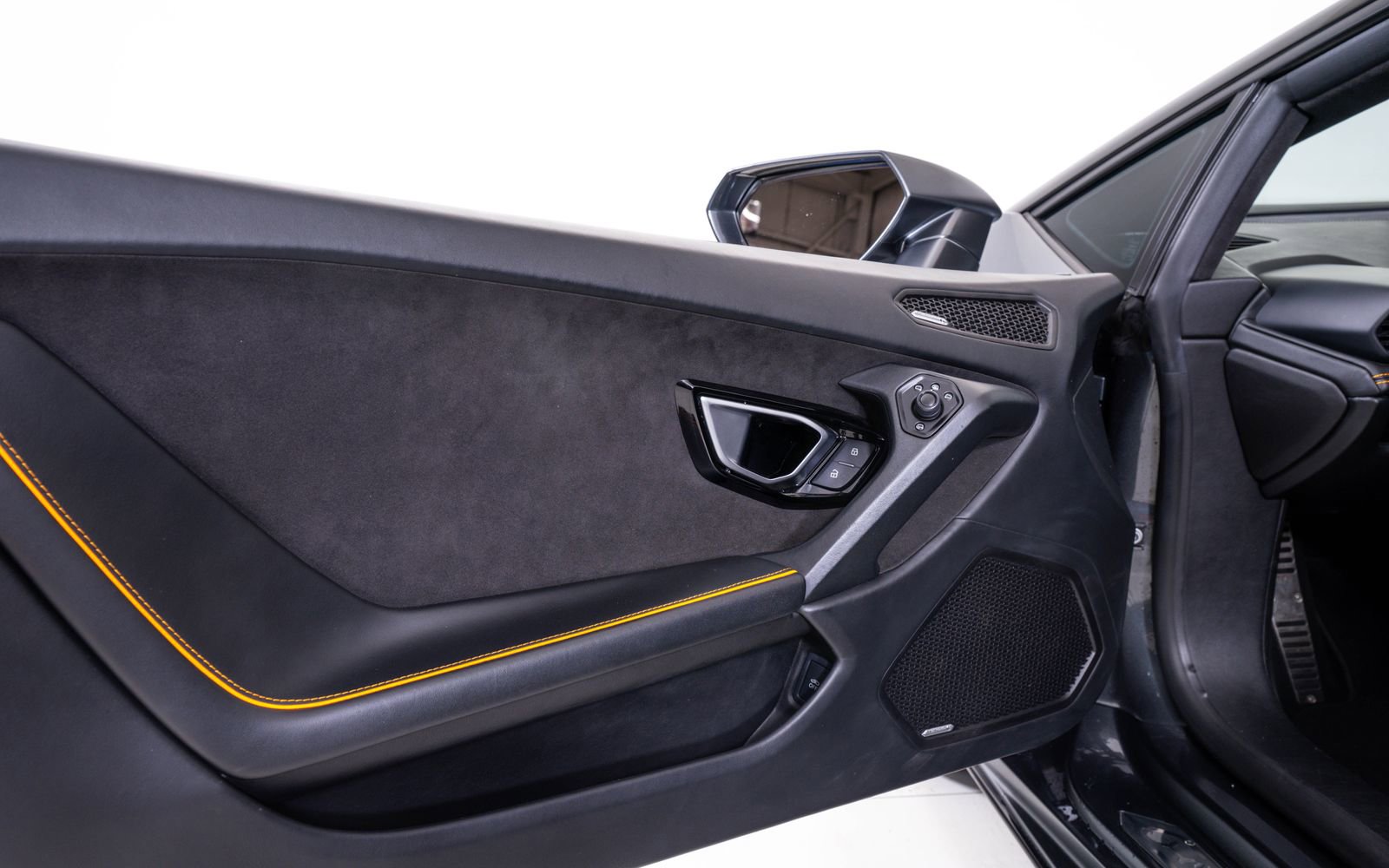 Used 2021 Lamborghini Huracan EVO image 24