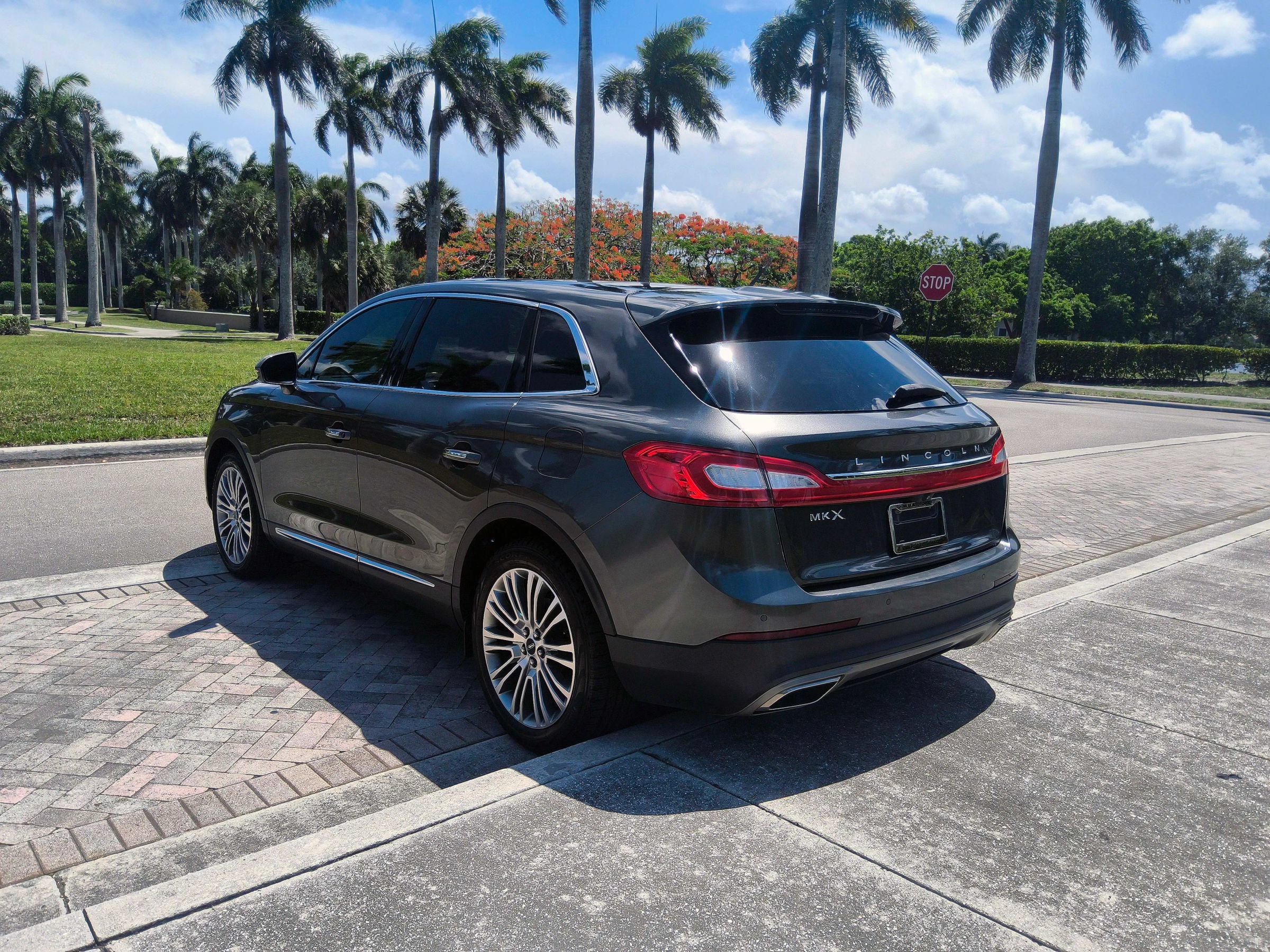Used 2018 Lincoln MKX Reserve FWD image 18