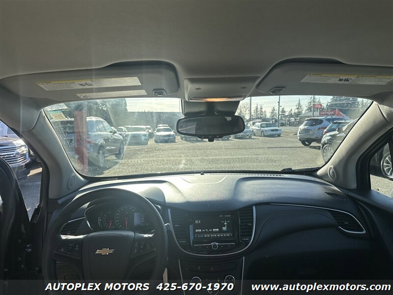 Used 2017 Chevrolet Trax LT w/ Driver Confidence Package AWD/4WD image 14
