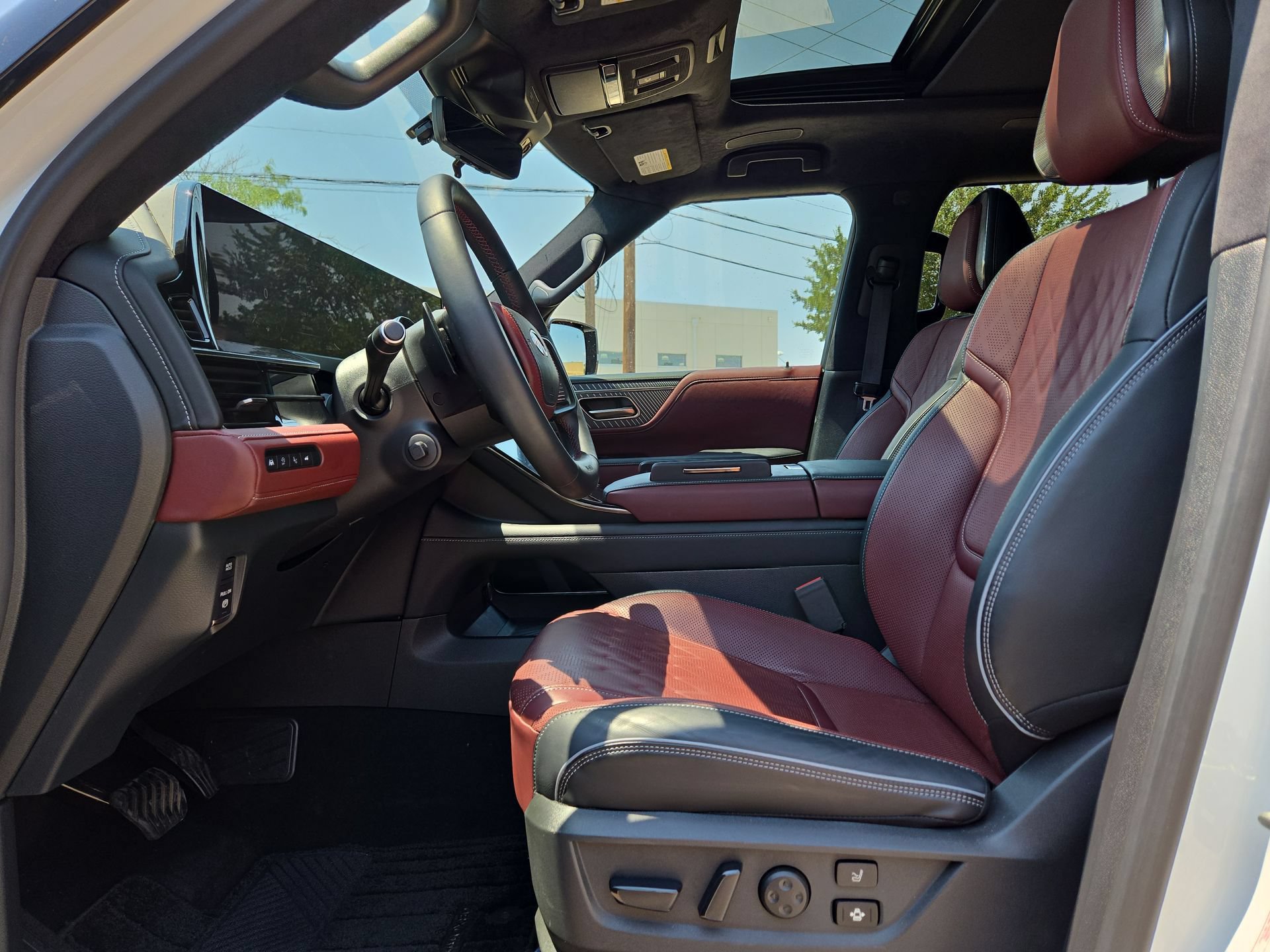 Used 2025 INFINITI QX80 Autograph AWD/4WD image 16