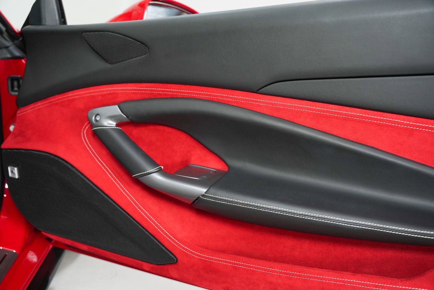 Used 2021 Ferrari F8 Tributo RWD image 37