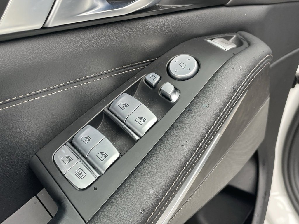 Used 2025 BMW X7 xDrive40i w/ M Sport Package image 43