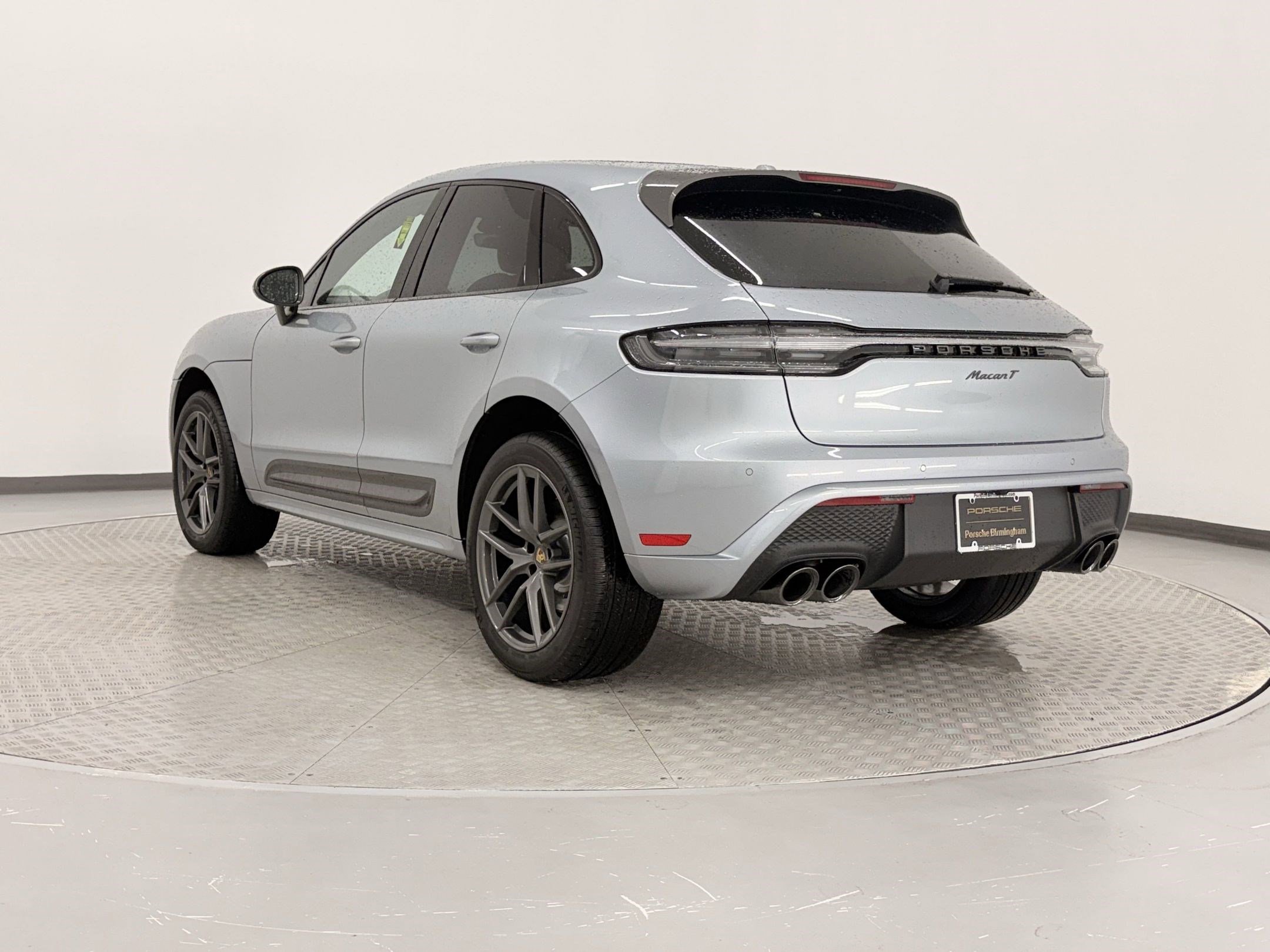 Used 2025 Porsche Macan image 3