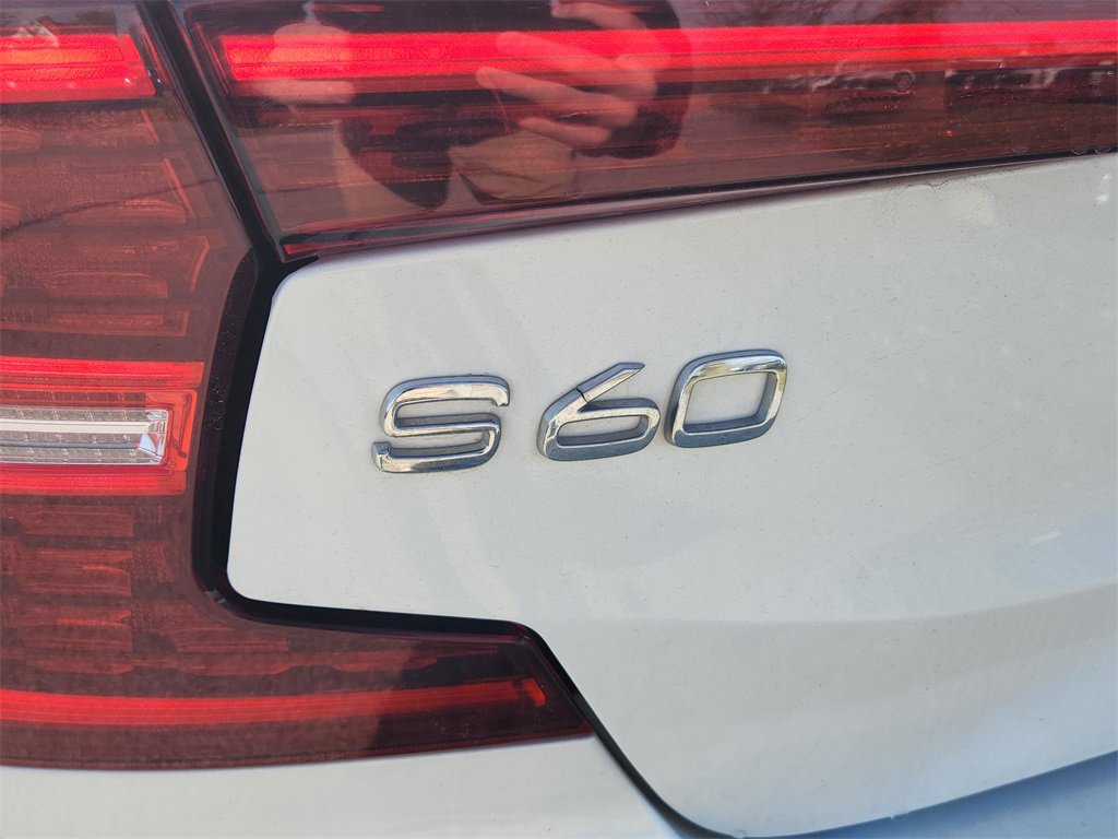 Used 2020 Volvo S60 T5 Momentum image 11