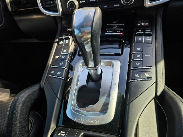 Used 2017 Porsche Cayenne Platinum Edition AWD/4WD image 37