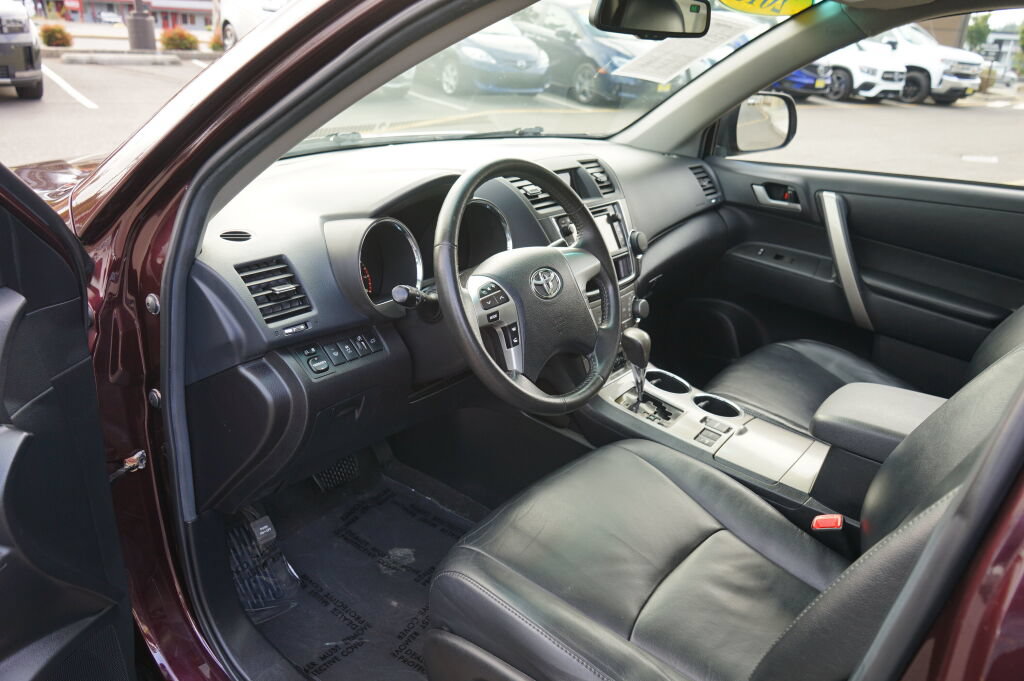 Used 2013 Toyota Highlander SE AWD/4WD image 18
