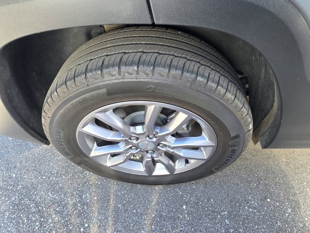 Used 2024 GMC Terrain SLT AWD/4WD image 15