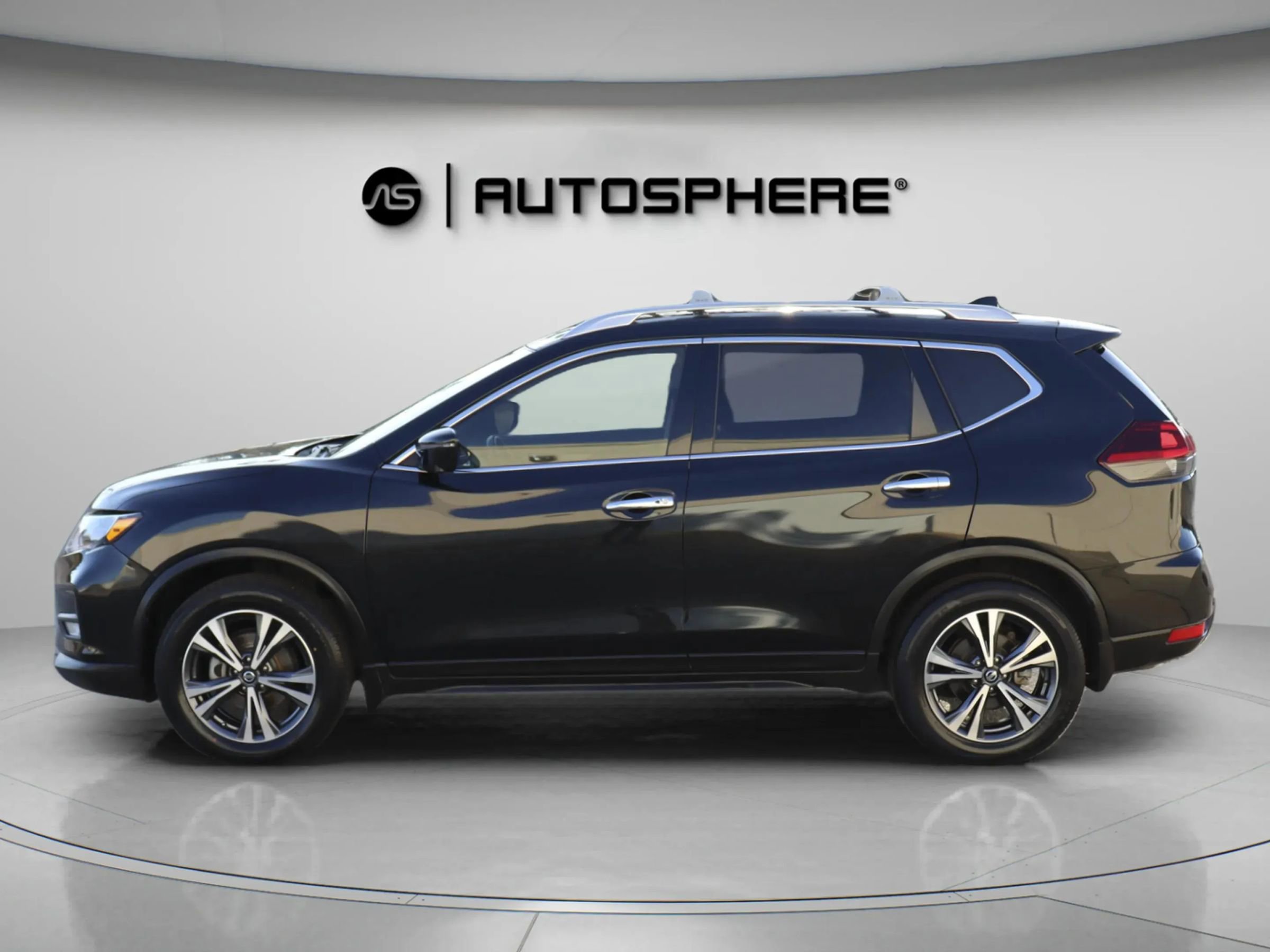 Used 2019 Nissan Rogue SV w/ Premium Package FWD image 4