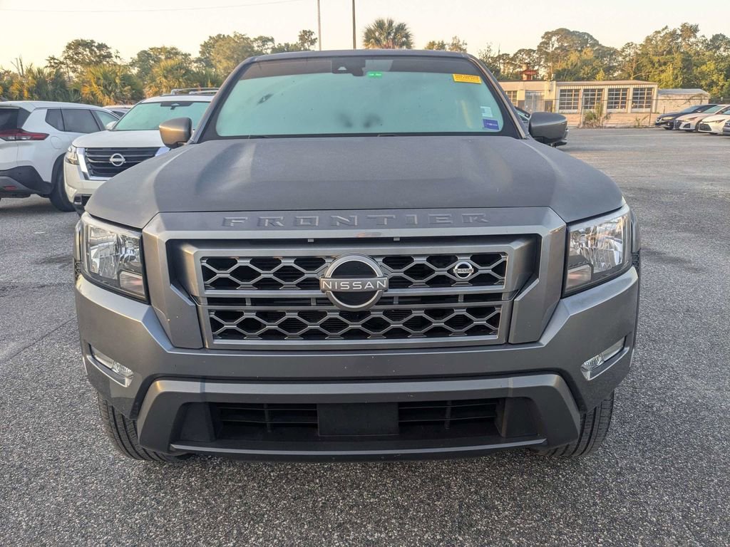 Used 2022 Nissan Frontier SV RWD image 2