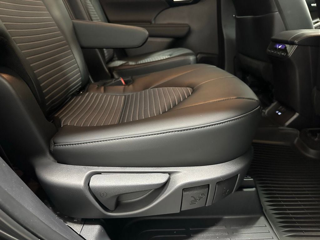 Used 2025 Toyota Highlander XSE image 56