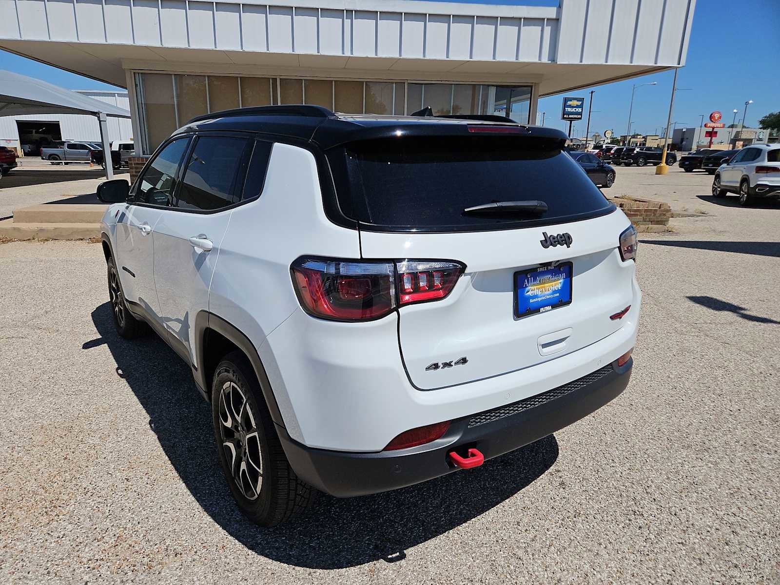 Used 2025 Jeep Compass Trailhawk AWD/4WD image 6