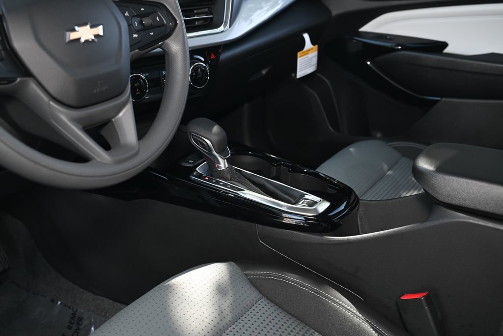 New 2026 Chevrolet Trax LT w/ LPO, Blackout Package FWD image 28