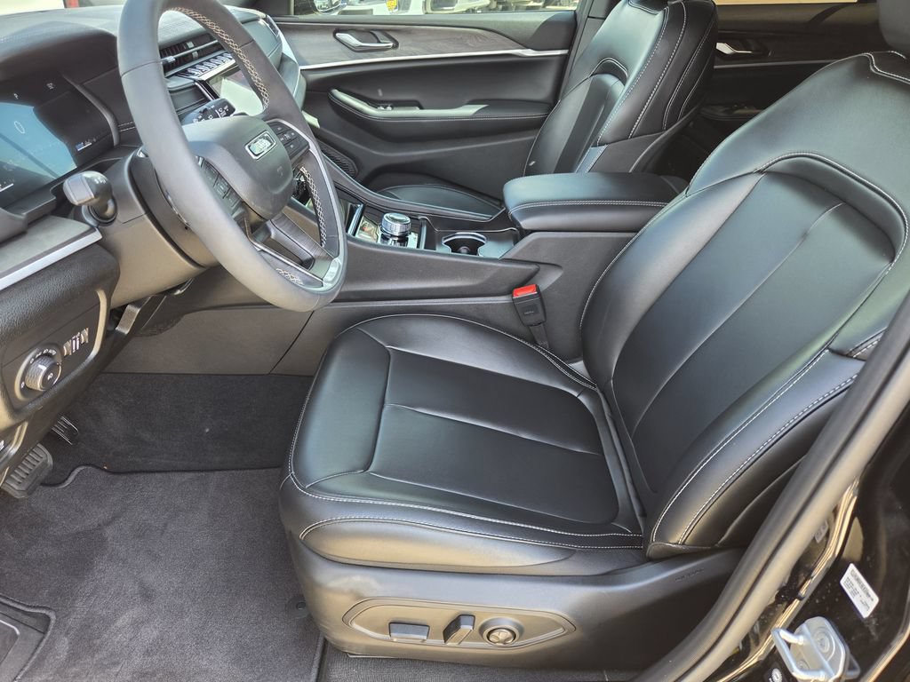 Used 2025 Jeep Grand Cherokee Limited AWD/4WD image 10