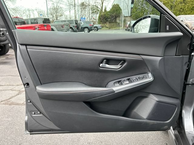 Certified 2023 Nissan Sentra SR w/ Trunk Package FWD image 9