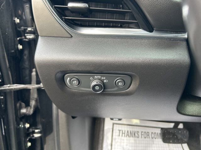 Used 2020 Chevrolet Traverse LT image 19