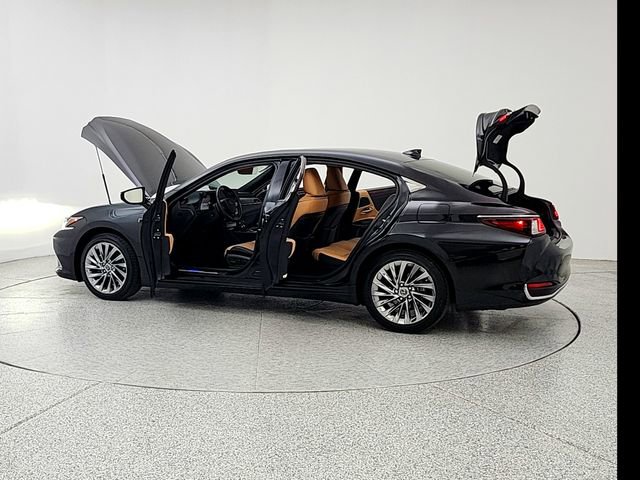 Used 2025 Lexus ES 300h w/ Accessory Package (Z2) FWD image 12