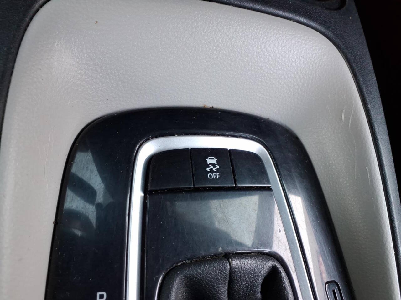 Used 2020 Toyota Corolla L FWD image 18