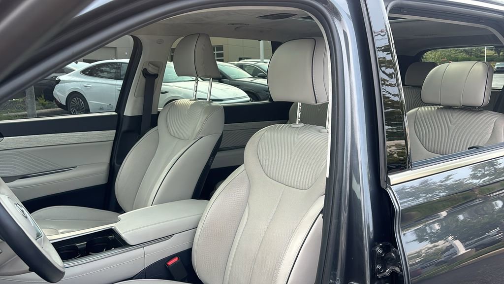Used 2024 Hyundai Palisade Calligraphy image 10