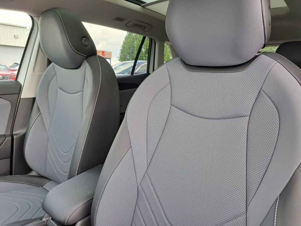 New 2026 Volkswagen Tiguan SE FWD image 19