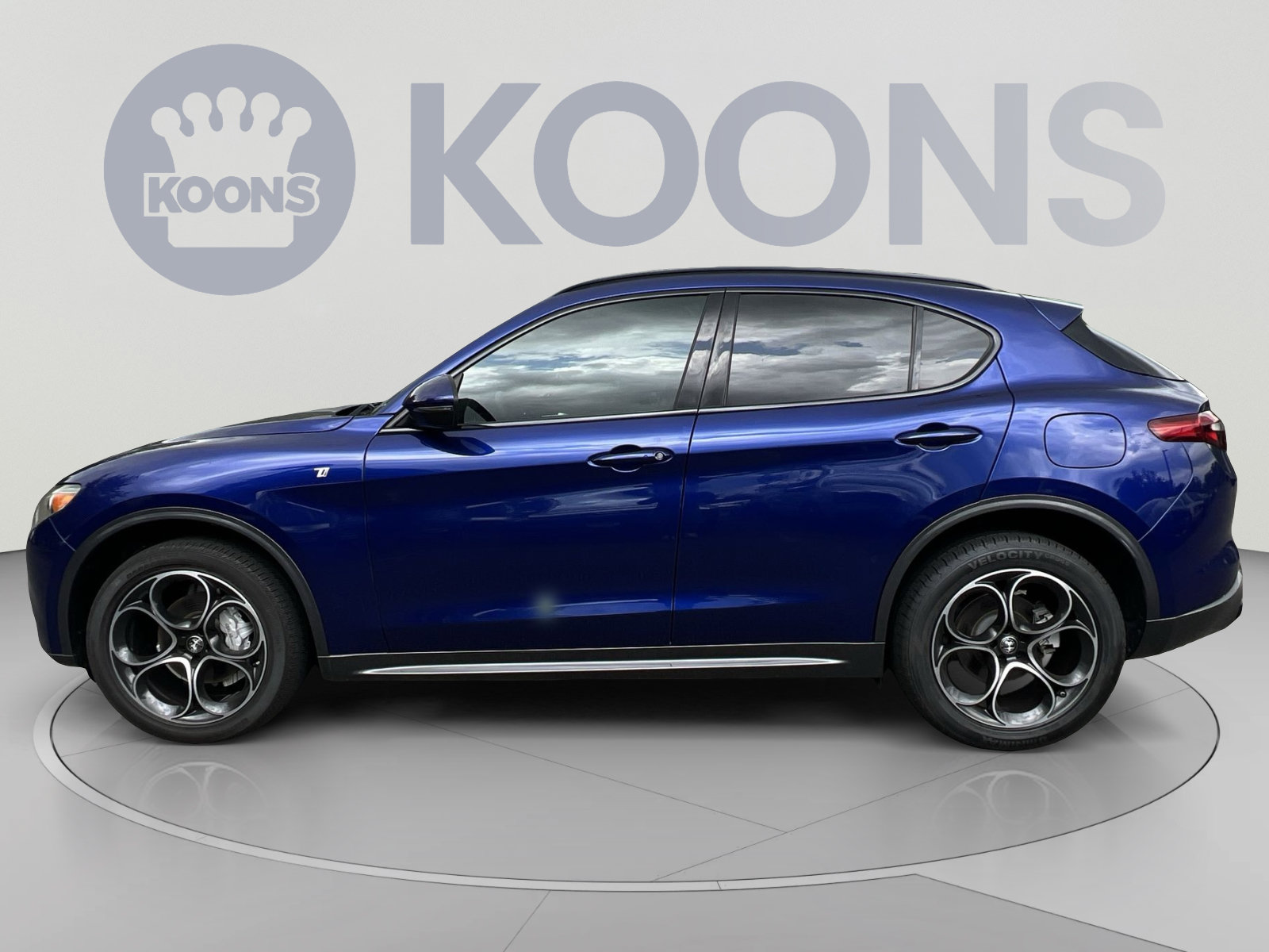 Used 2023 Alfa Romeo Stelvio Ti w/ Active Assist Plus Package AWD/4WD image 2