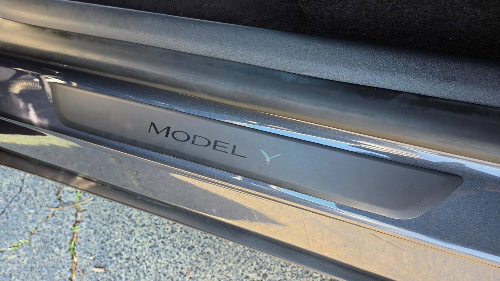 Used 2023 Tesla Model Y Long Range image 32