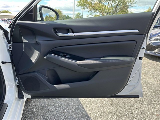 New 2025 Nissan Altima 2.5 SL image 8