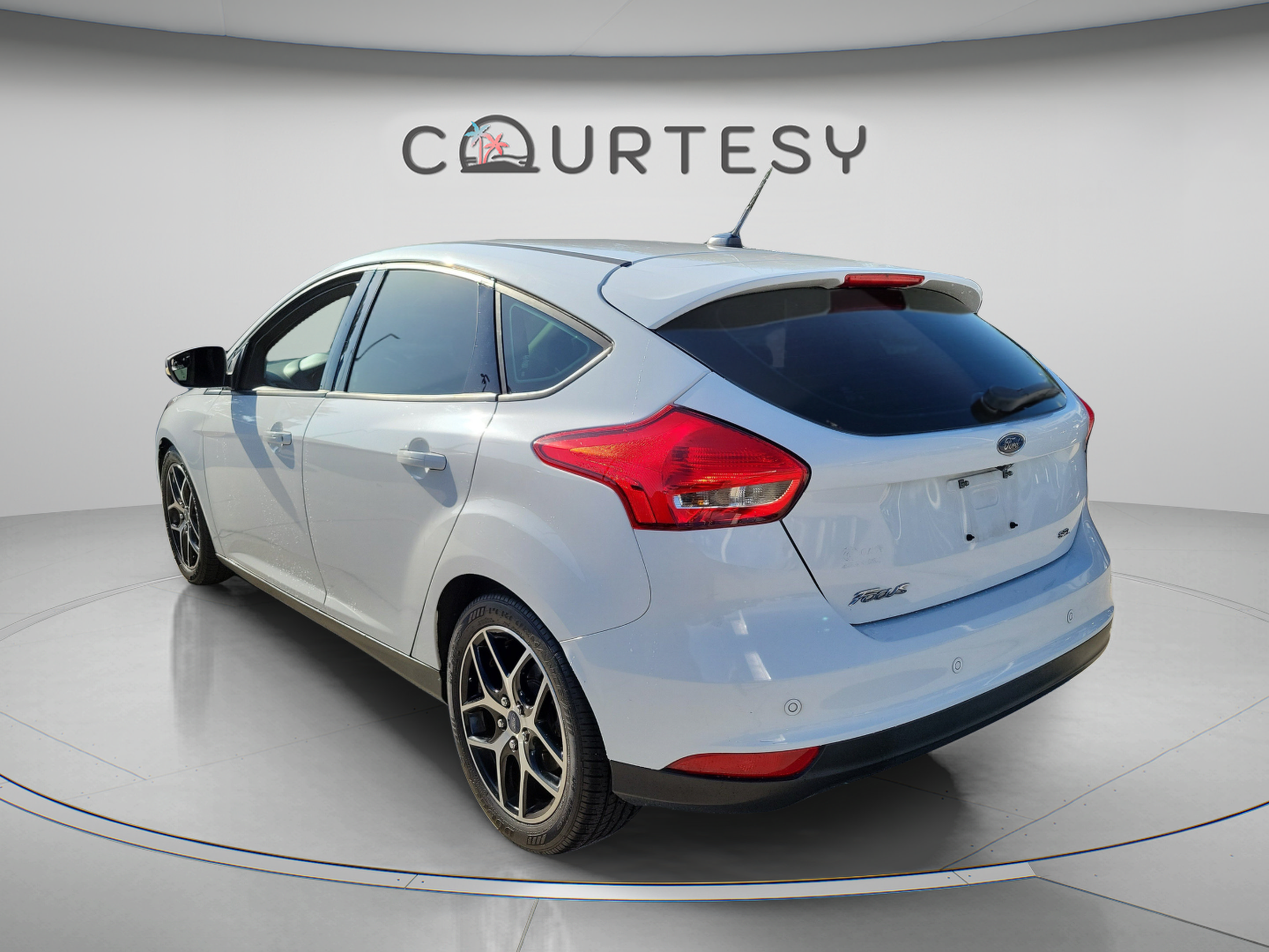 Used 2018 Ford Focus SEL FWD image 2