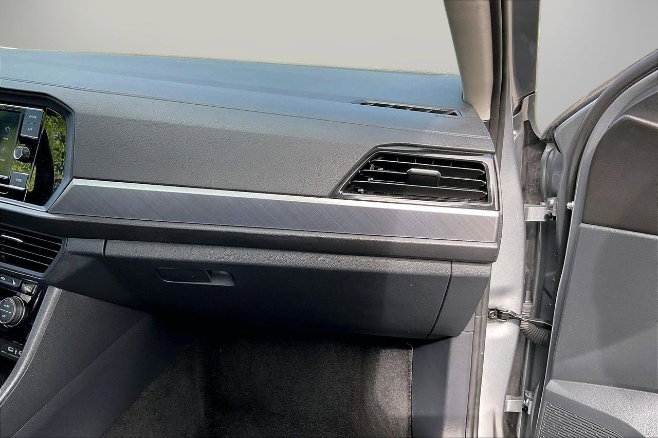 Used 2024 Volkswagen Jetta SE image 20