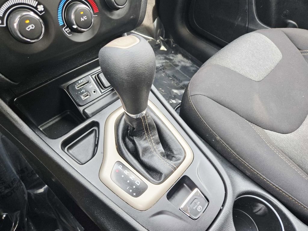 Used 2018 Jeep Cherokee Latitude image 28
