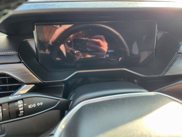 Used 2025 GMC Acadia Elevation image 18