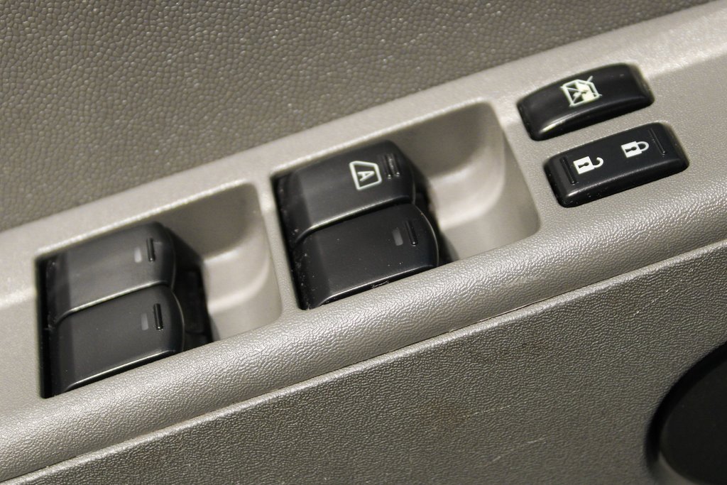 Used 2020 Nissan Frontier SV image 13