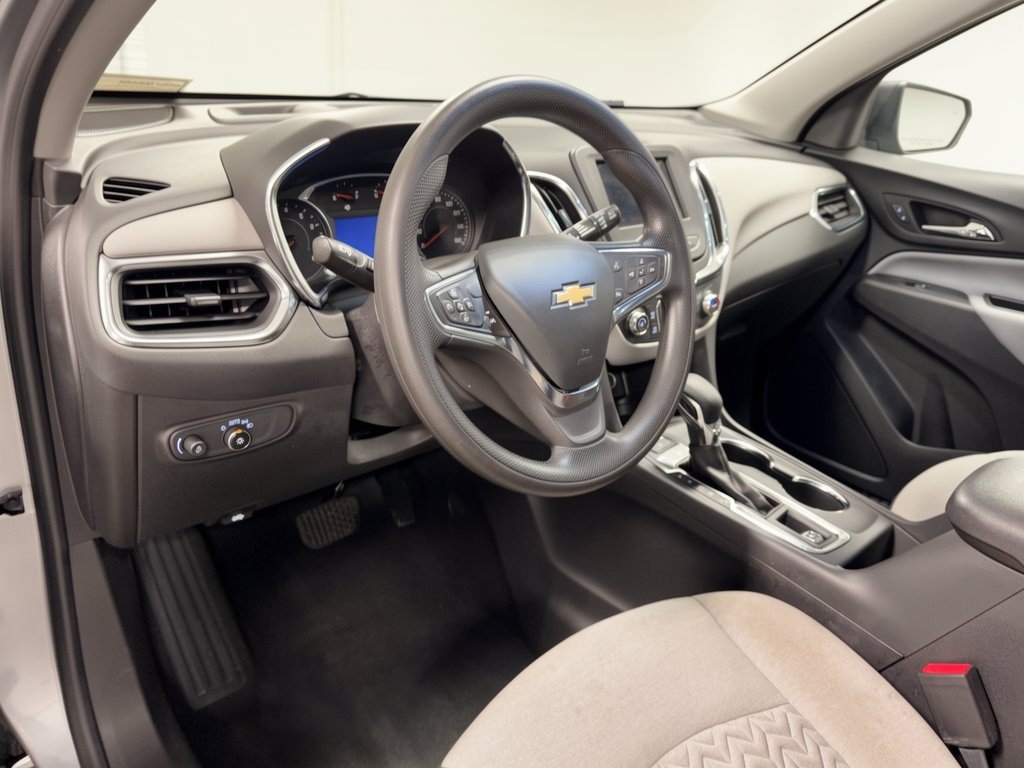 Used 2023 Chevrolet Equinox LS w/ LS Convenience Package AWD/4WD image 4