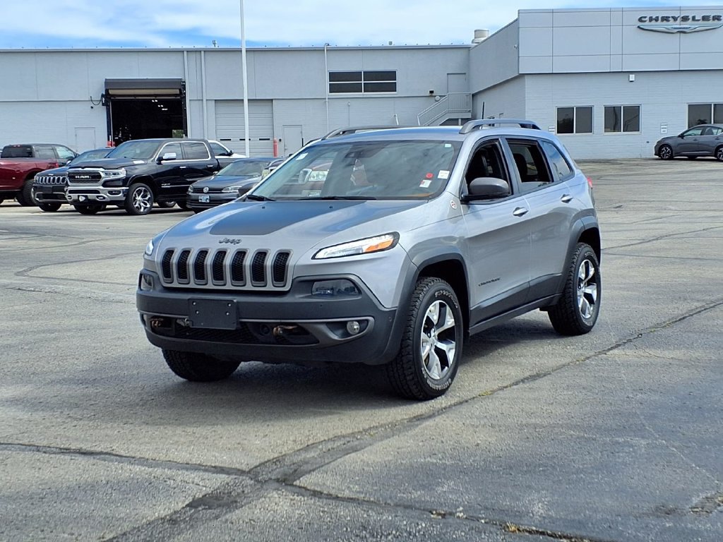 Used 2016 Jeep Cherokee Trailhawk w/ Comfort/Convenience Group AWD/4WD image 2
