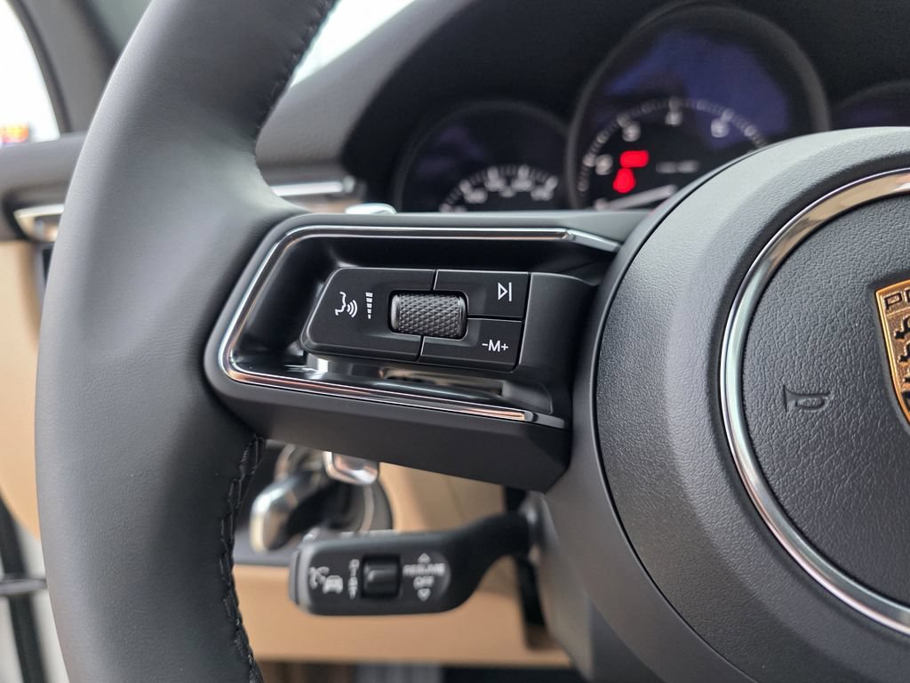 Certified 2026 Porsche Macan AWD/4WD image 40