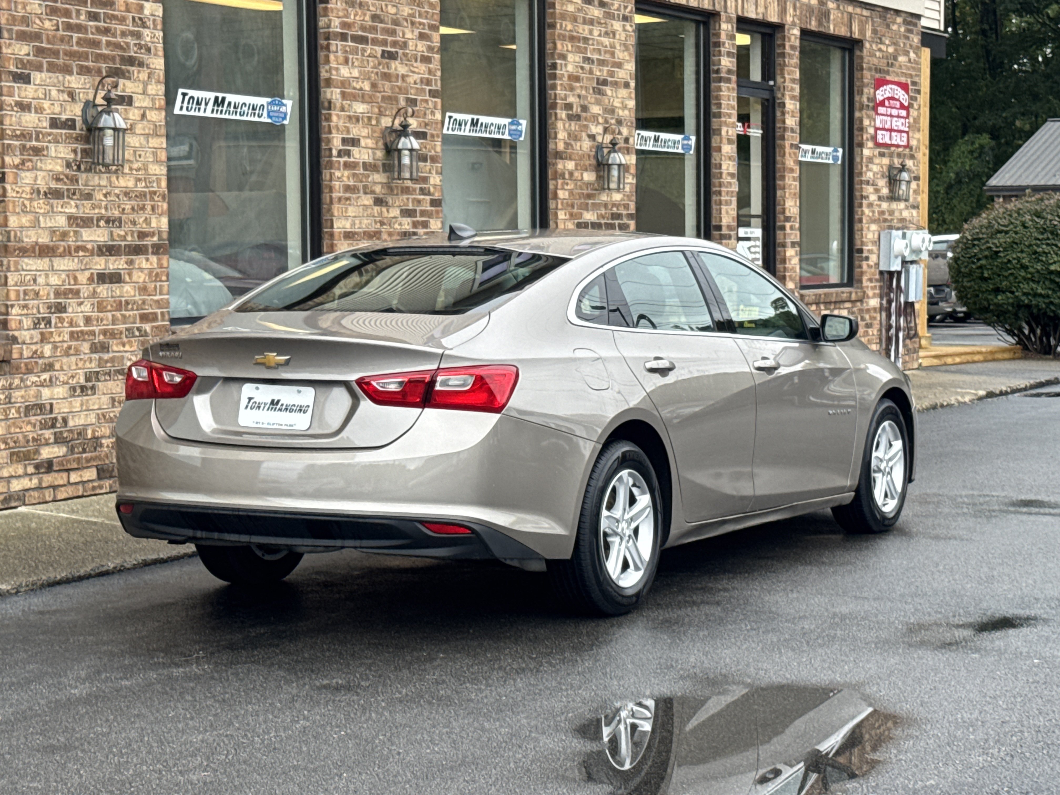 Used 2022 Chevrolet Malibu LS FWD image 5