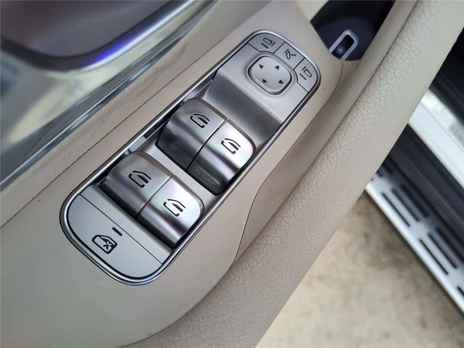 Certified 2025 Mercedes-Benz GLS 450 4MATIC image 17