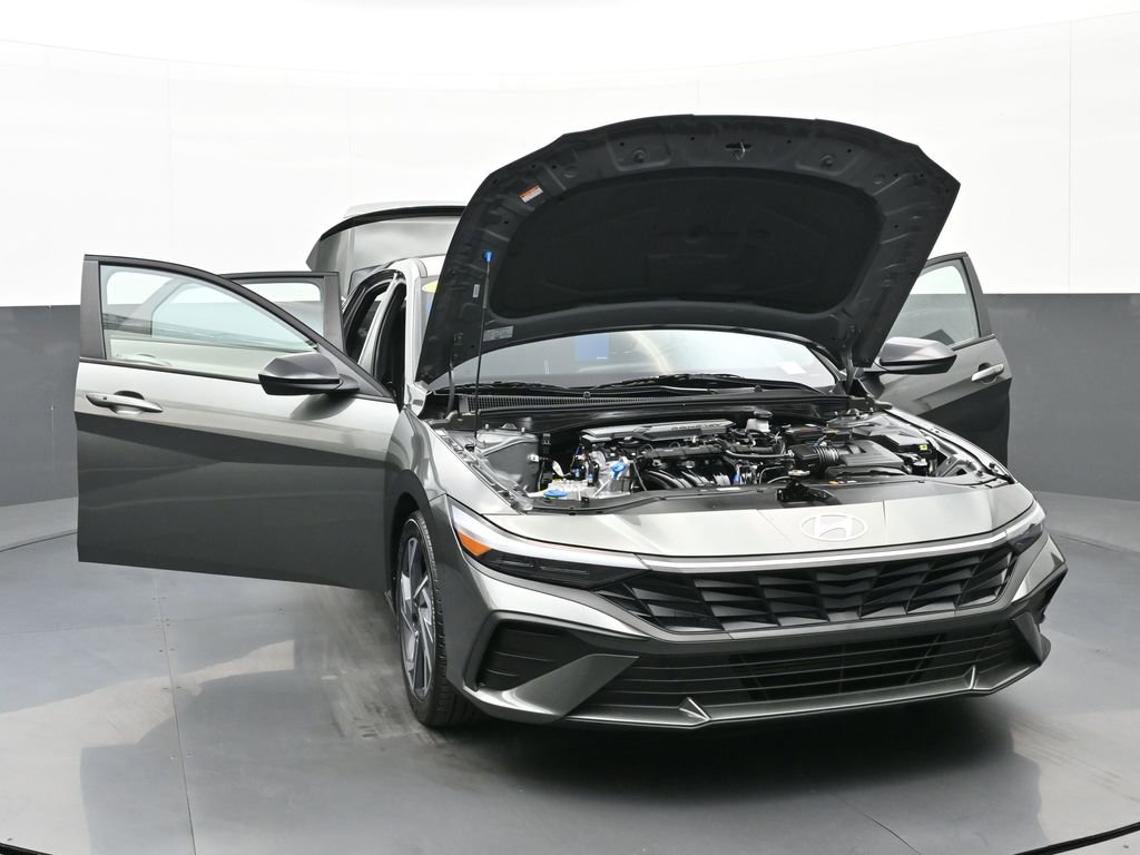 Used 2025 Hyundai Elantra Sport image 56